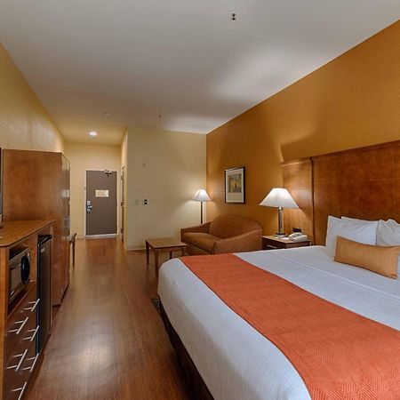 Best Western Plus Delta Inn & Suites Oakley Dış mekan fotoğraf