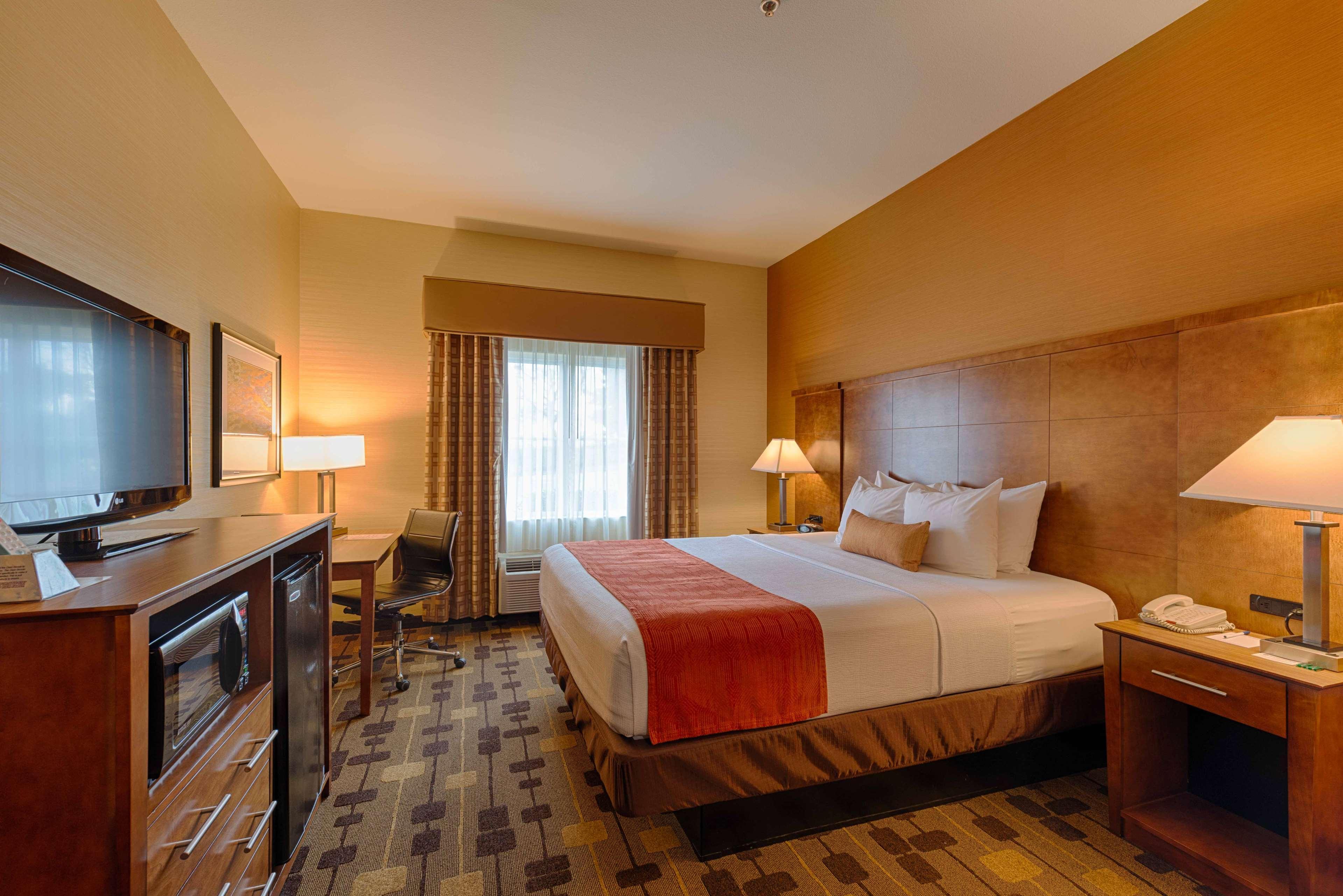 Best Western Plus Delta Inn & Suites Oakley Dış mekan fotoğraf