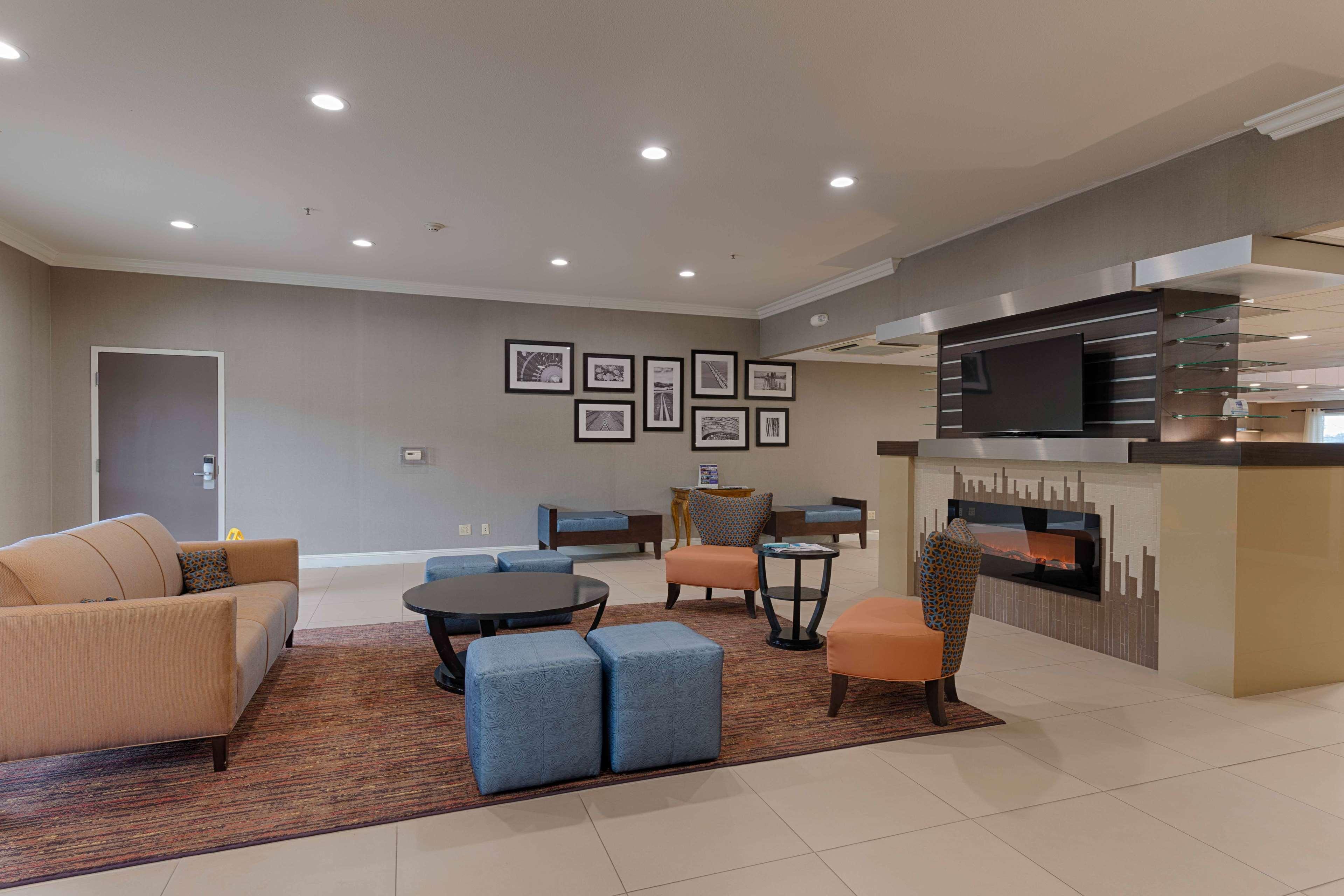 Best Western Plus Delta Inn & Suites Oakley Dış mekan fotoğraf
