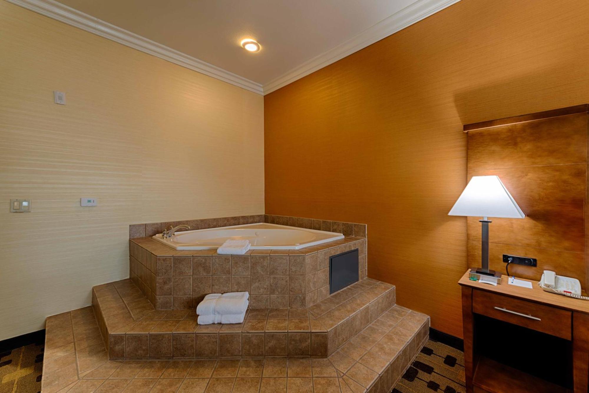 Best Western Plus Delta Inn & Suites Oakley Dış mekan fotoğraf