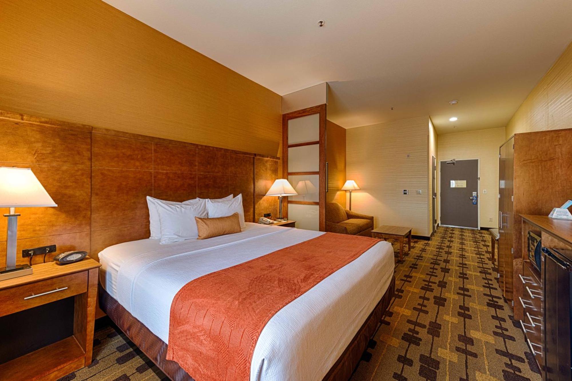 Best Western Plus Delta Inn & Suites Oakley Dış mekan fotoğraf
