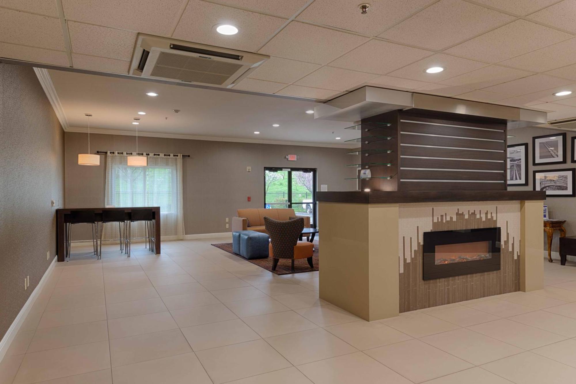 Best Western Plus Delta Inn & Suites Oakley Dış mekan fotoğraf
