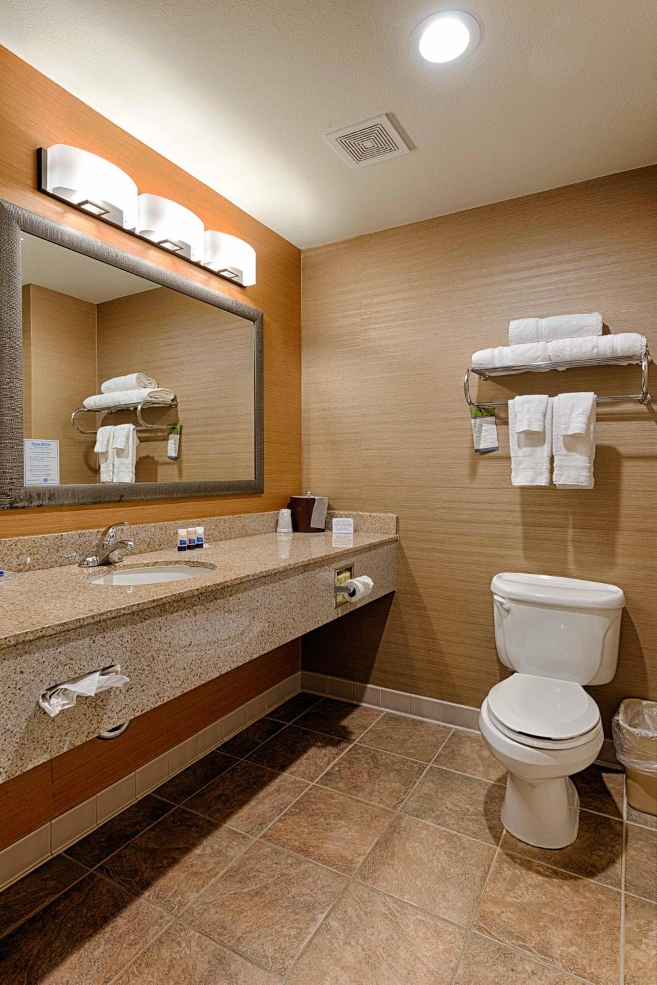 Best Western Plus Delta Inn & Suites Oakley Dış mekan fotoğraf
