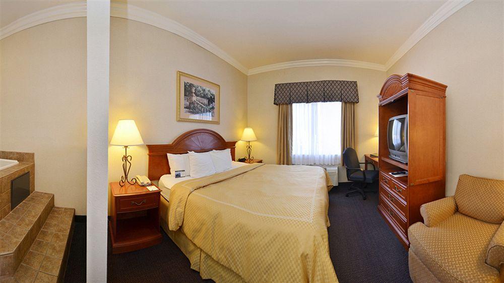 Best Western Plus Delta Inn & Suites Oakley Dış mekan fotoğraf