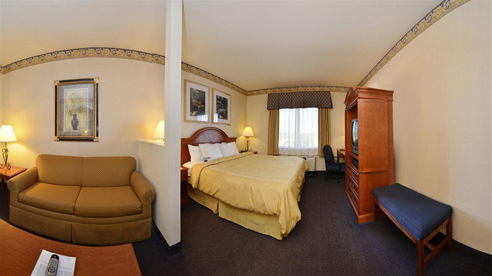 Best Western Plus Delta Inn & Suites Oakley Dış mekan fotoğraf