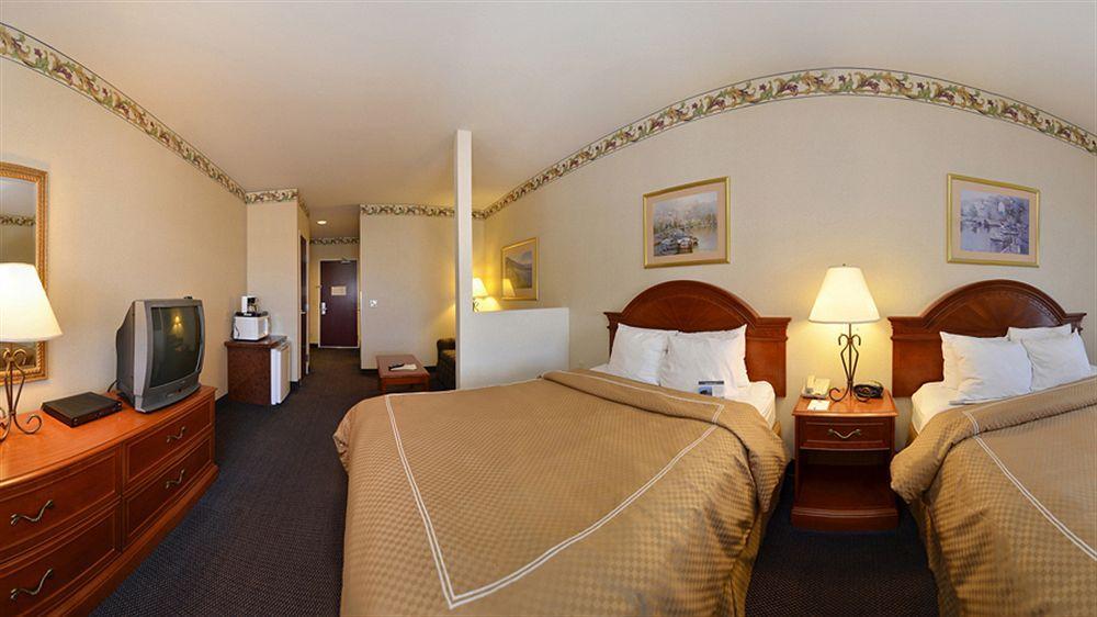 Best Western Plus Delta Inn & Suites Oakley Dış mekan fotoğraf