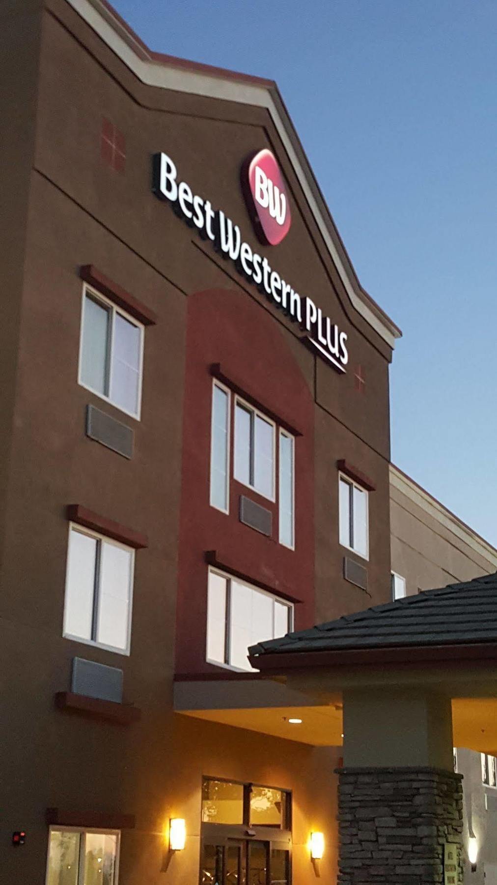Best Western Plus Delta Inn & Suites Oakley Dış mekan fotoğraf