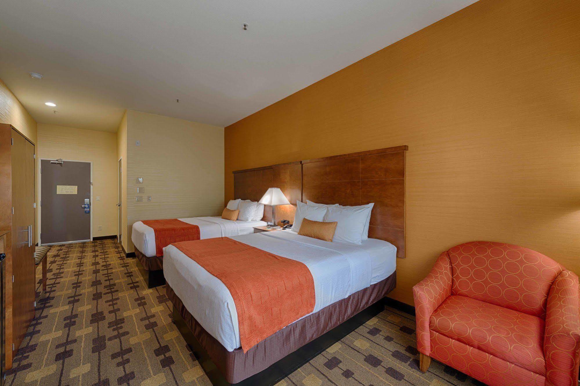 Best Western Plus Delta Inn & Suites Oakley Dış mekan fotoğraf