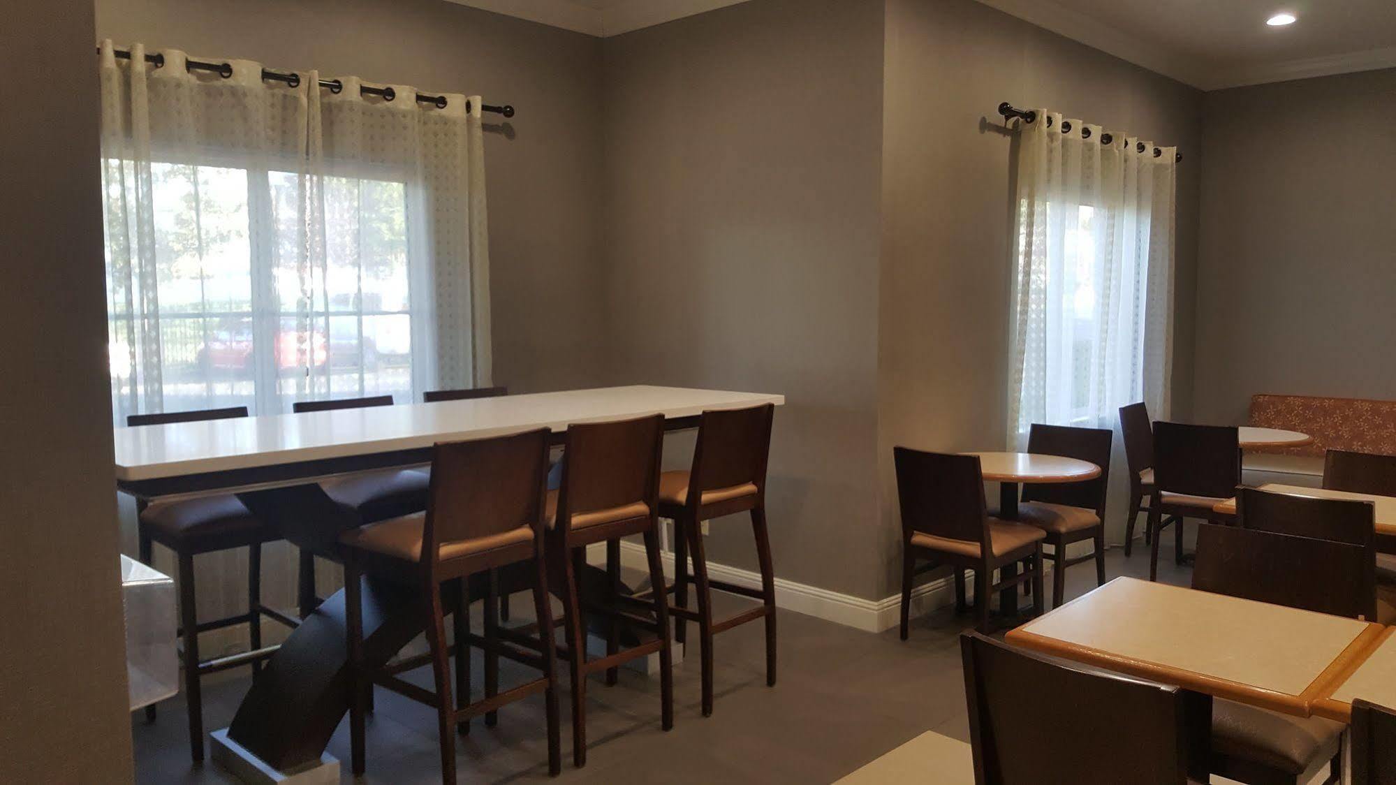 Best Western Plus Delta Inn & Suites Oakley Dış mekan fotoğraf